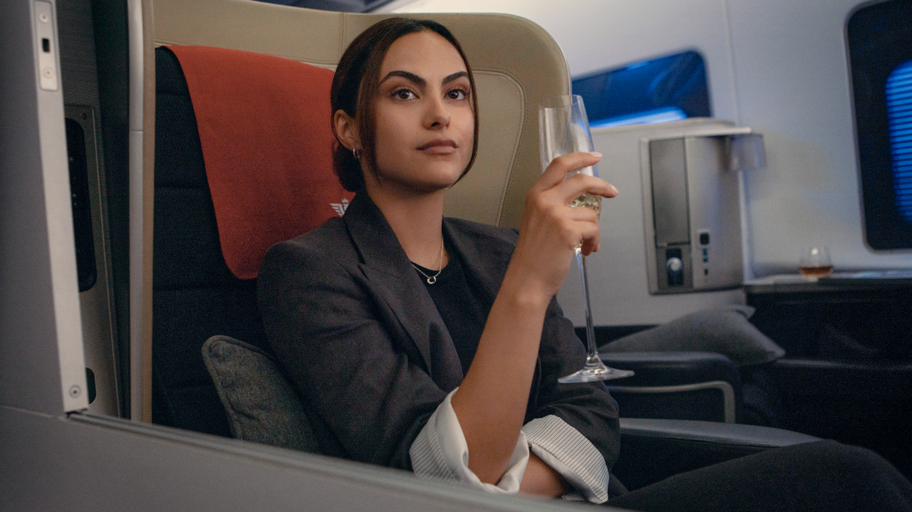 Camila Mendes está em “Upgrade”, nova comédia romântica do Prime Video