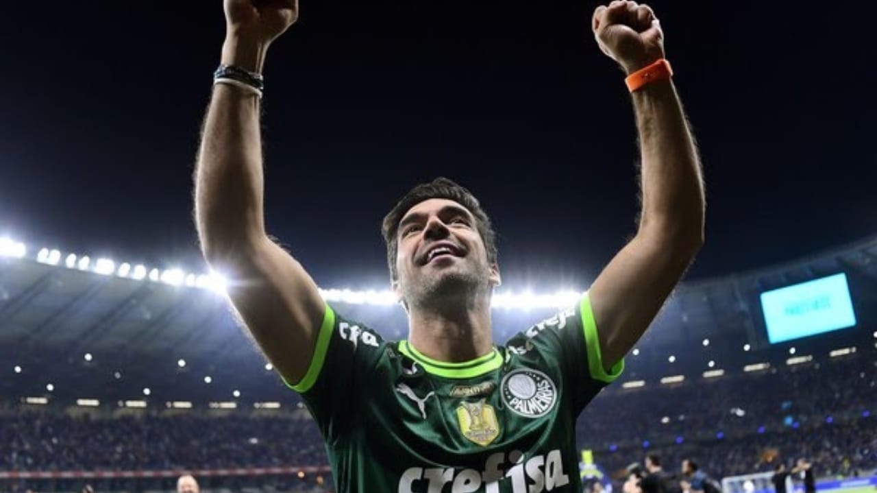 Abel Ferreira renova contrato com Palmeiras e faz vídeo para compartilhar com os fãs