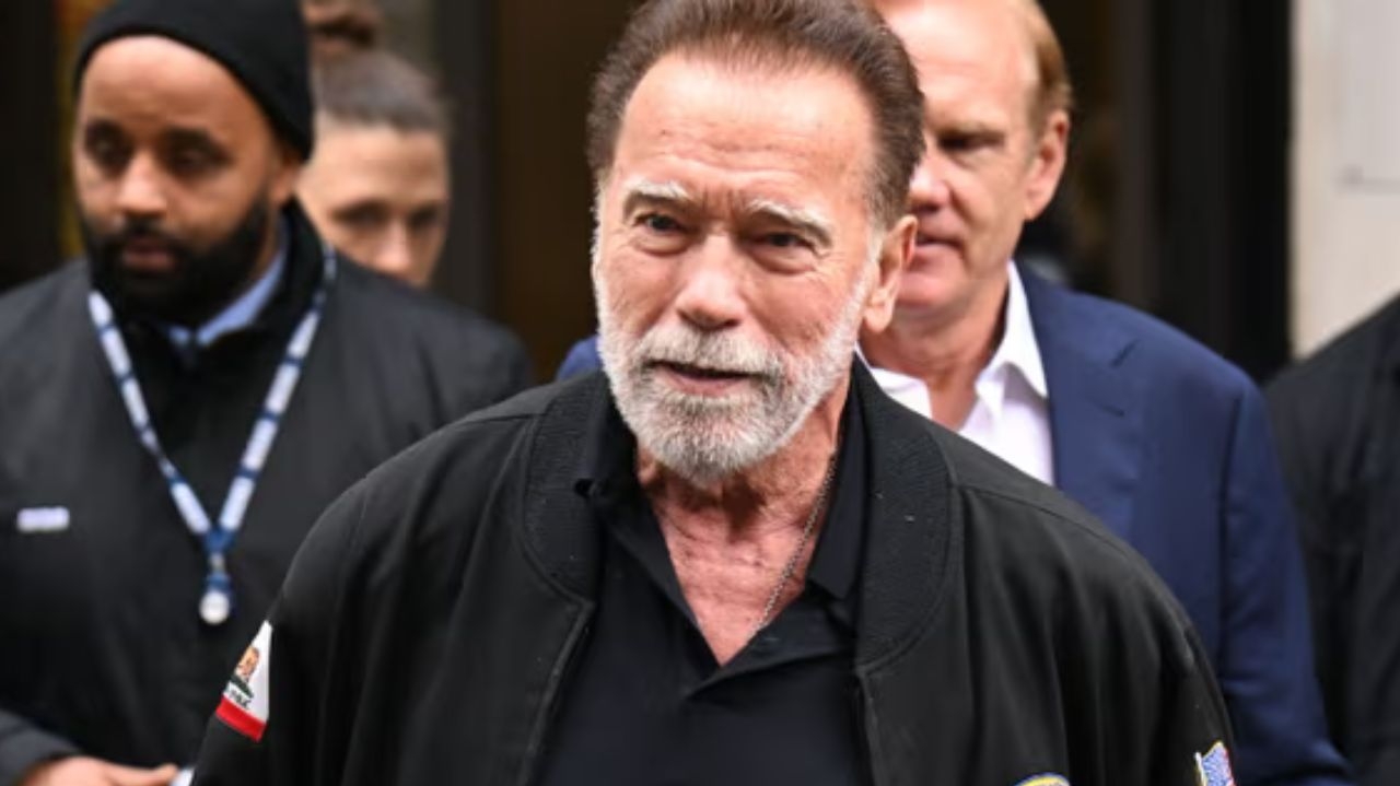 Arnold Schwarzenegger é detido por omitir relógio em aeroporto na Alemanha