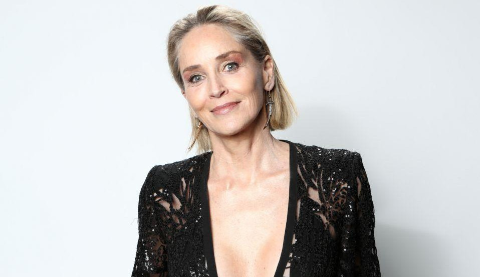 Sharon Stone relata ameaças de demissão por não querer trabalhar com pessoas não vacinadas contra Covid-19