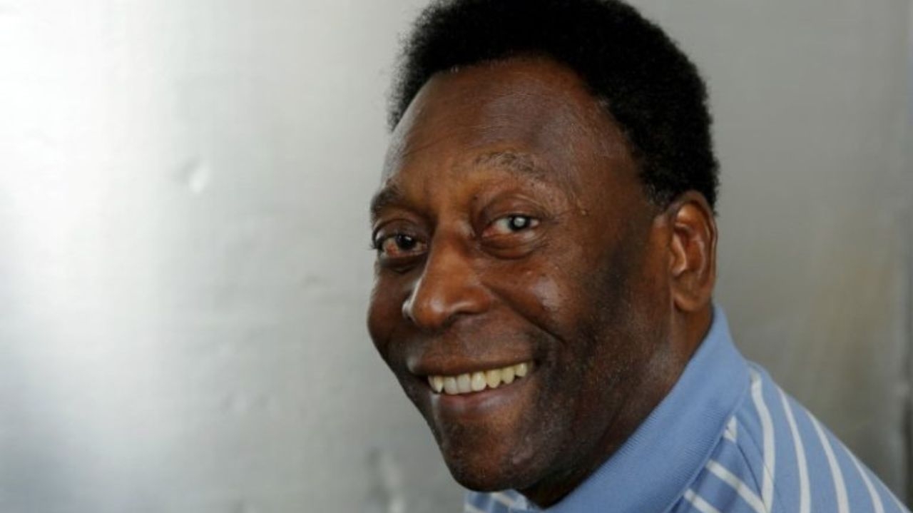 Após teste de DNA negativo, suposta filha de Pelé pede exumação do corpo à Justiça