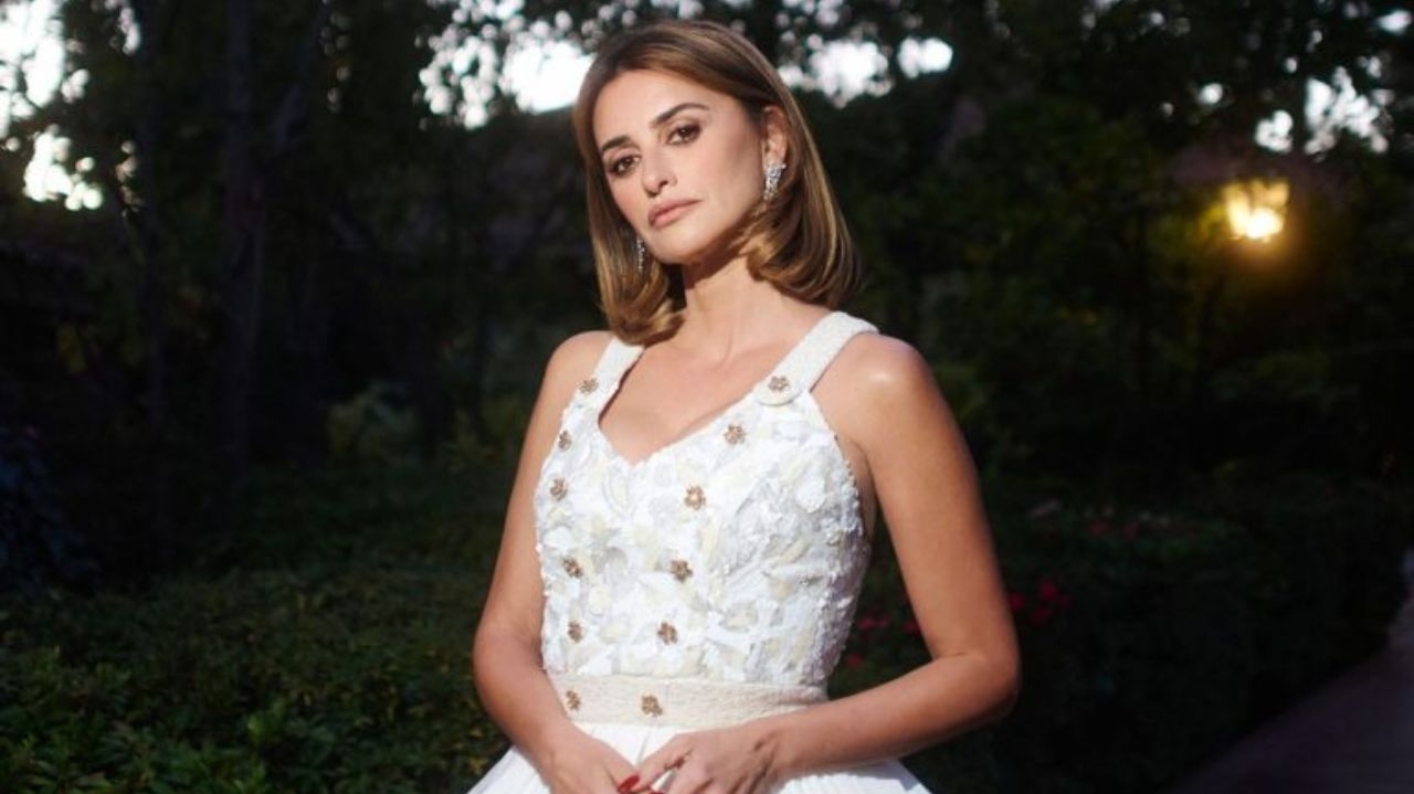 Penélope Cruz usa vestido da Chanel no 14º  Governors Awards