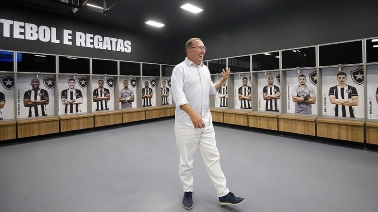 “Jogadores do Botafogo preferem 11 x 11”, ironiza Textor nas redes sociais