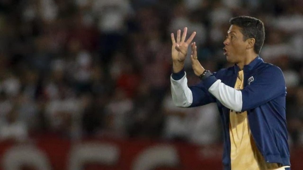 Descartando o retorno de James, Rafinha e Arboleda ao São Paulo, Carpini questiona o gol anulado