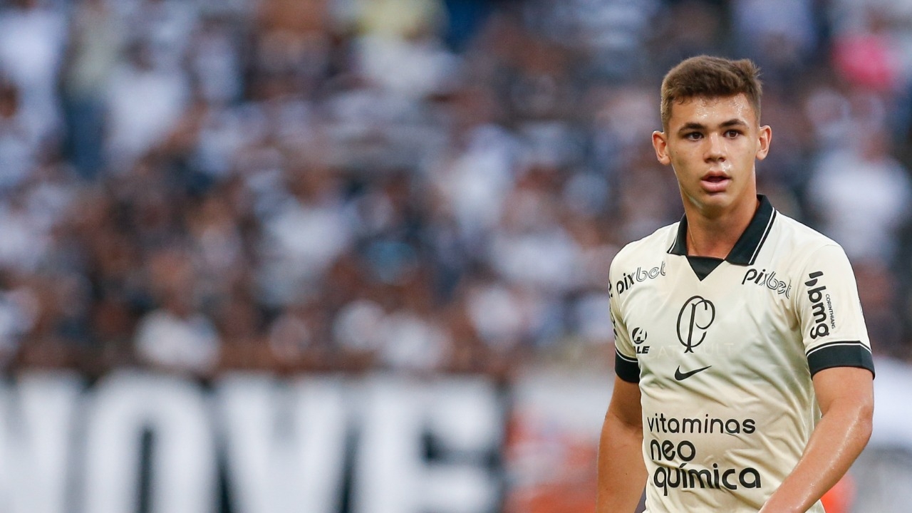 Gabriel Moscardo assina contrato com PSG e fica emprestado ao Corinthians