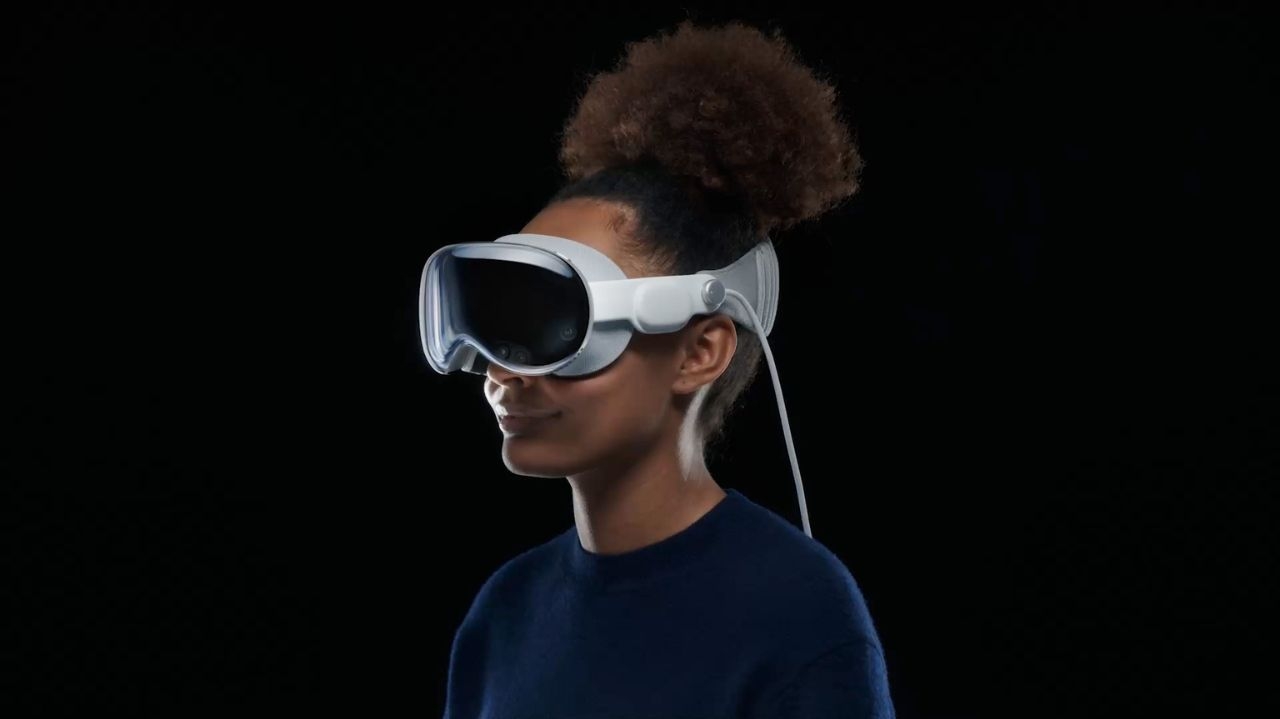 Óculos de realidade virtual da Apple começa a ser comercializado nos EUA
