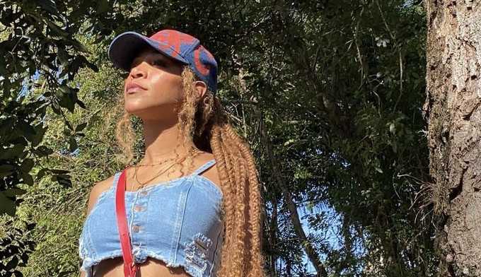 Karol Conká responde seguidor sobre meme do ‘BBB21’: ‘O chicote já não sai mais’