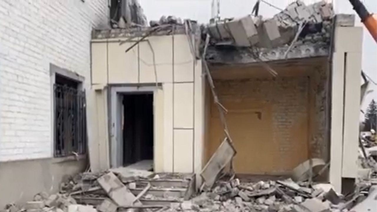 Pelo menos 20 pessoas morrem em bombardeio ucraniano em área ocupada pela Rússia