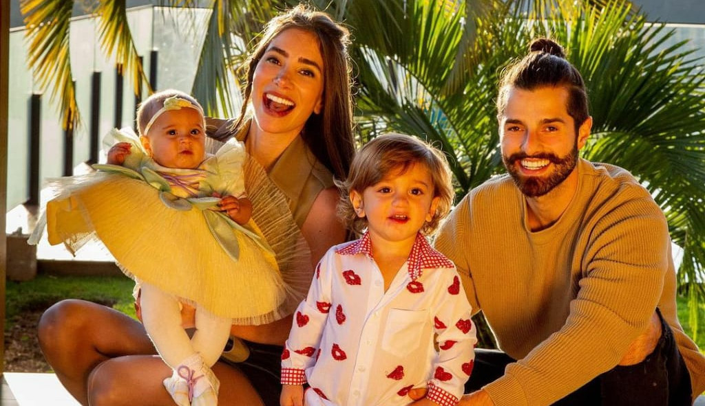 Romana Novais fala sobre ciúmes e nega crise no casamento com Alok