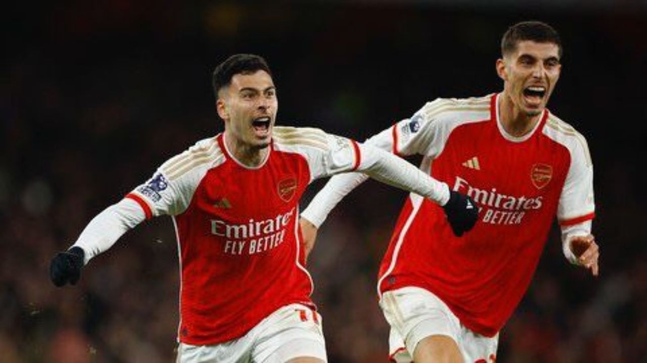 Arsenal conquista vitória sobre o Liverpool e entra na briga pela liderança