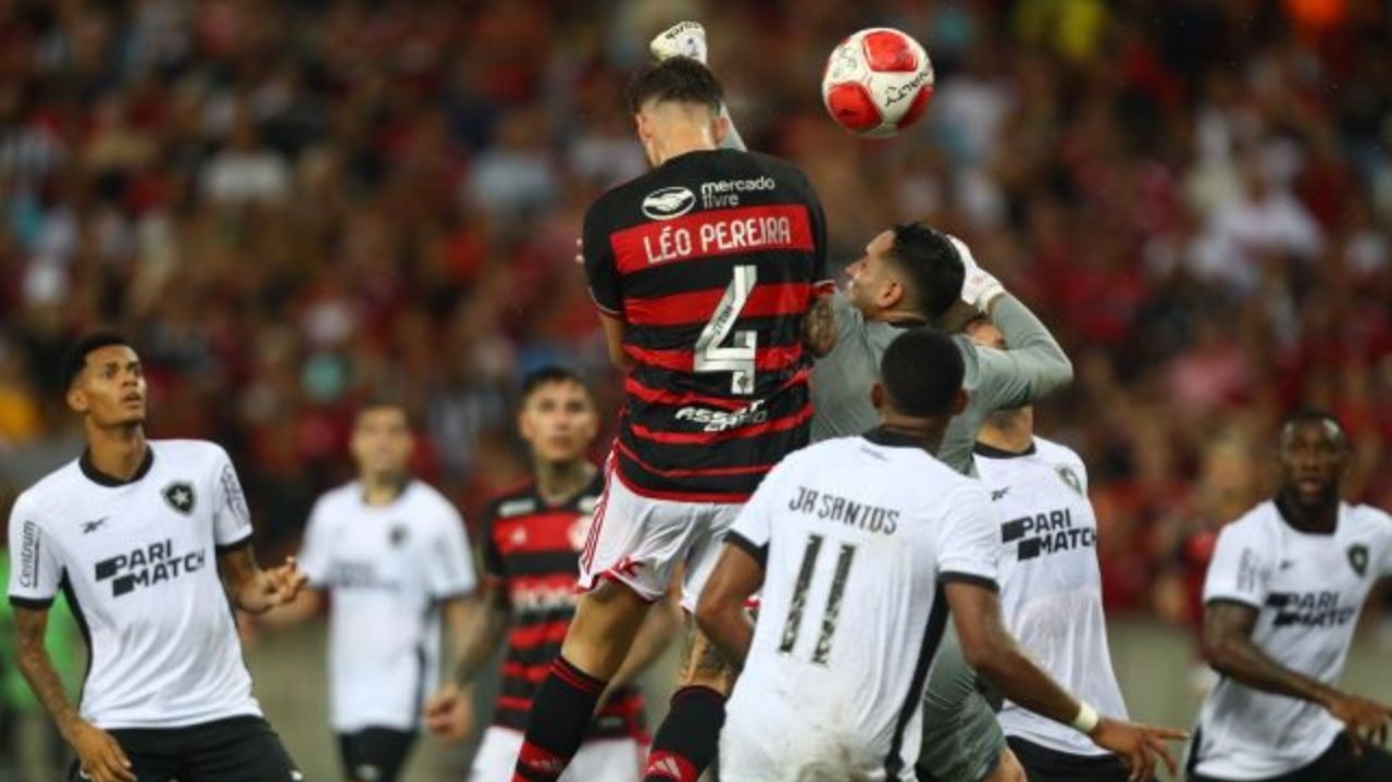 Após vitória do Flamengo, Léo Pereira viraliza com o apelido “Karolino”