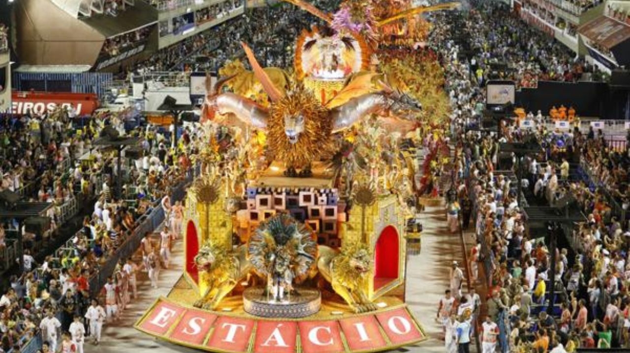 Carnaval 2024: primeira noite de desfiles na Sapucaí tem falhas no som e público insatisfeito