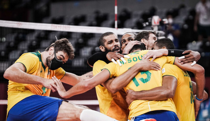Vôlei masculino: Brasil vence Japão por 3 a 0 e avança para semifinal