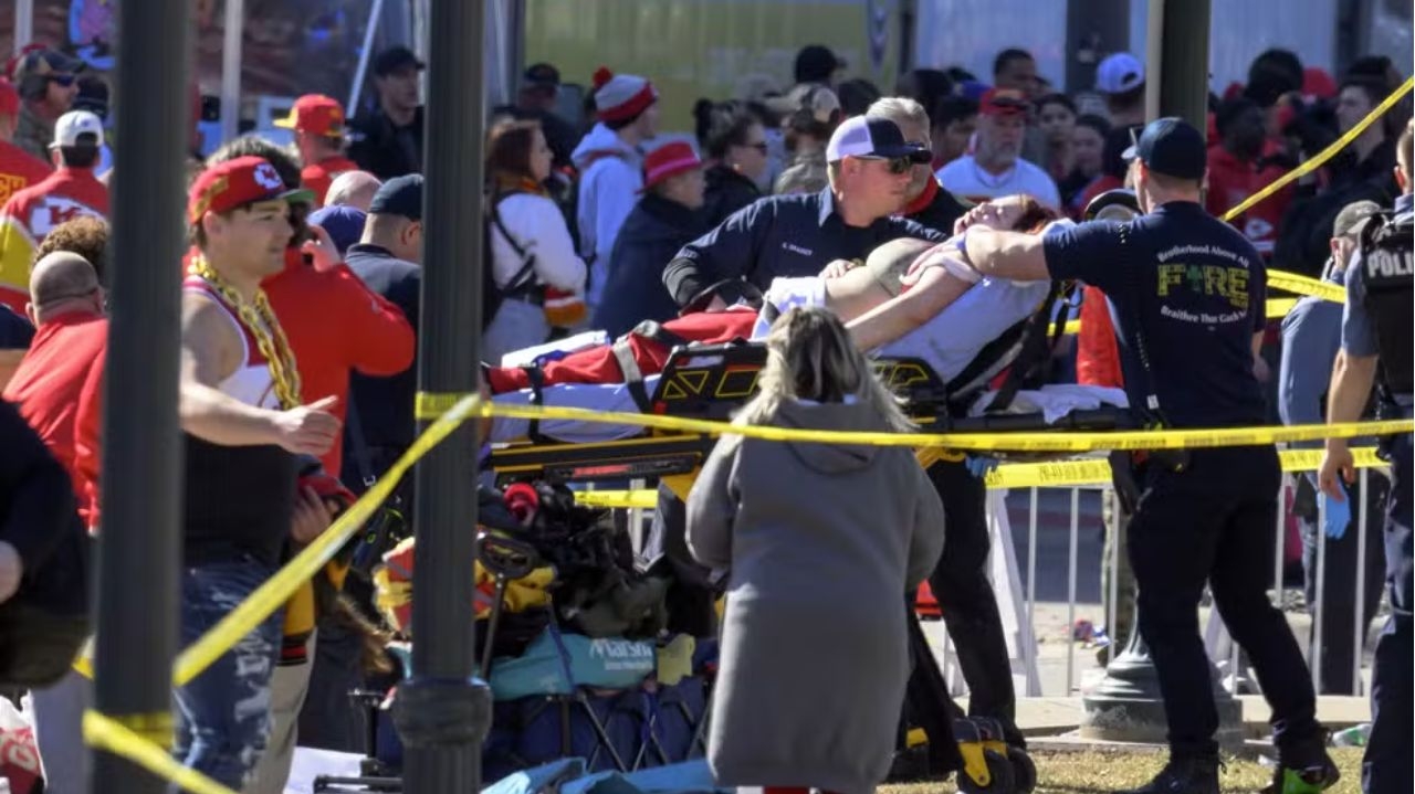 Tiroteio em Kansas deixa uma pessoa morta e várias feridas após comemoração ao Super Bowl