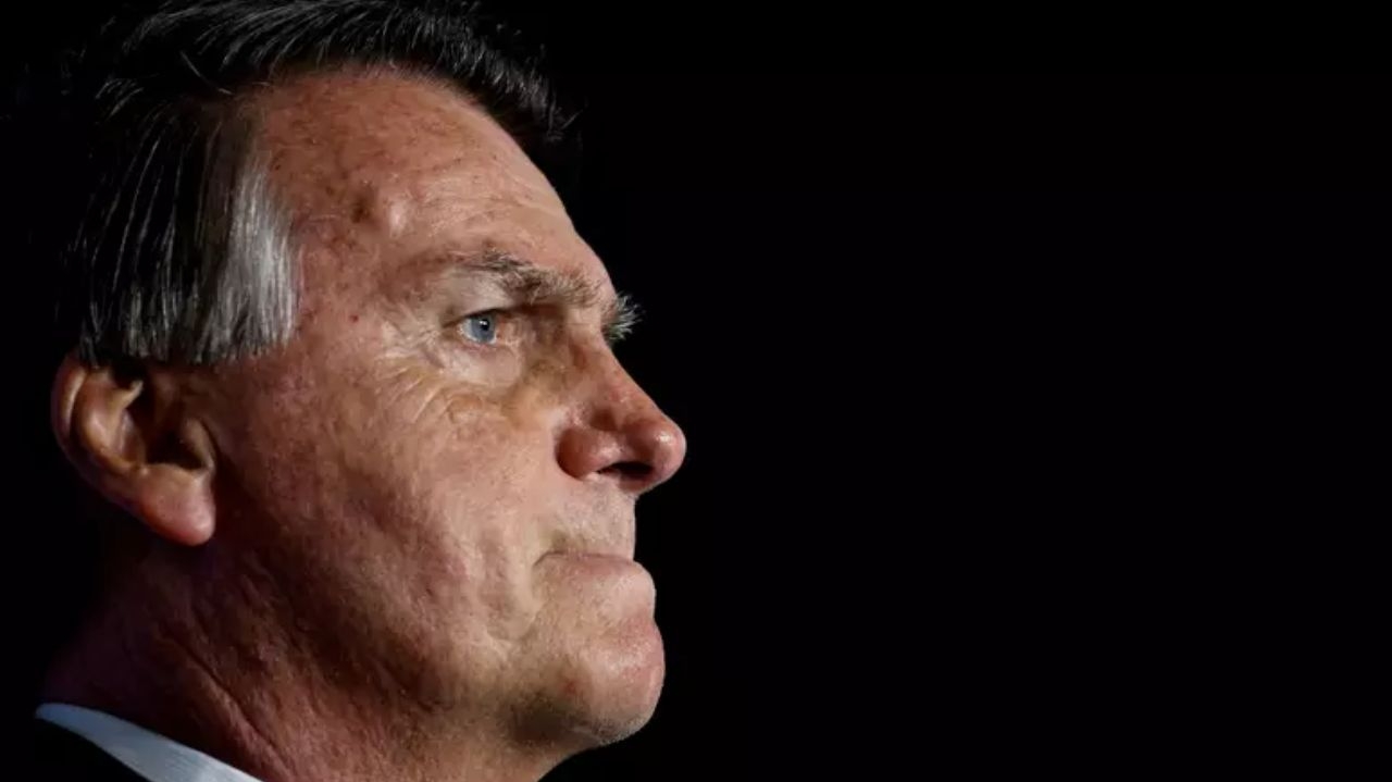 Bolsonaro afirma que ficará calado em depoimento após Moraes negar adiamento