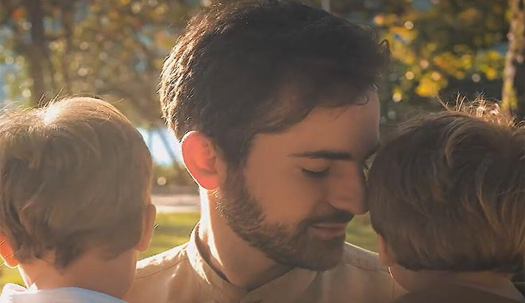 Thales Bretas homenageia o filho Romeu pelo seu aniversário de 2 anos