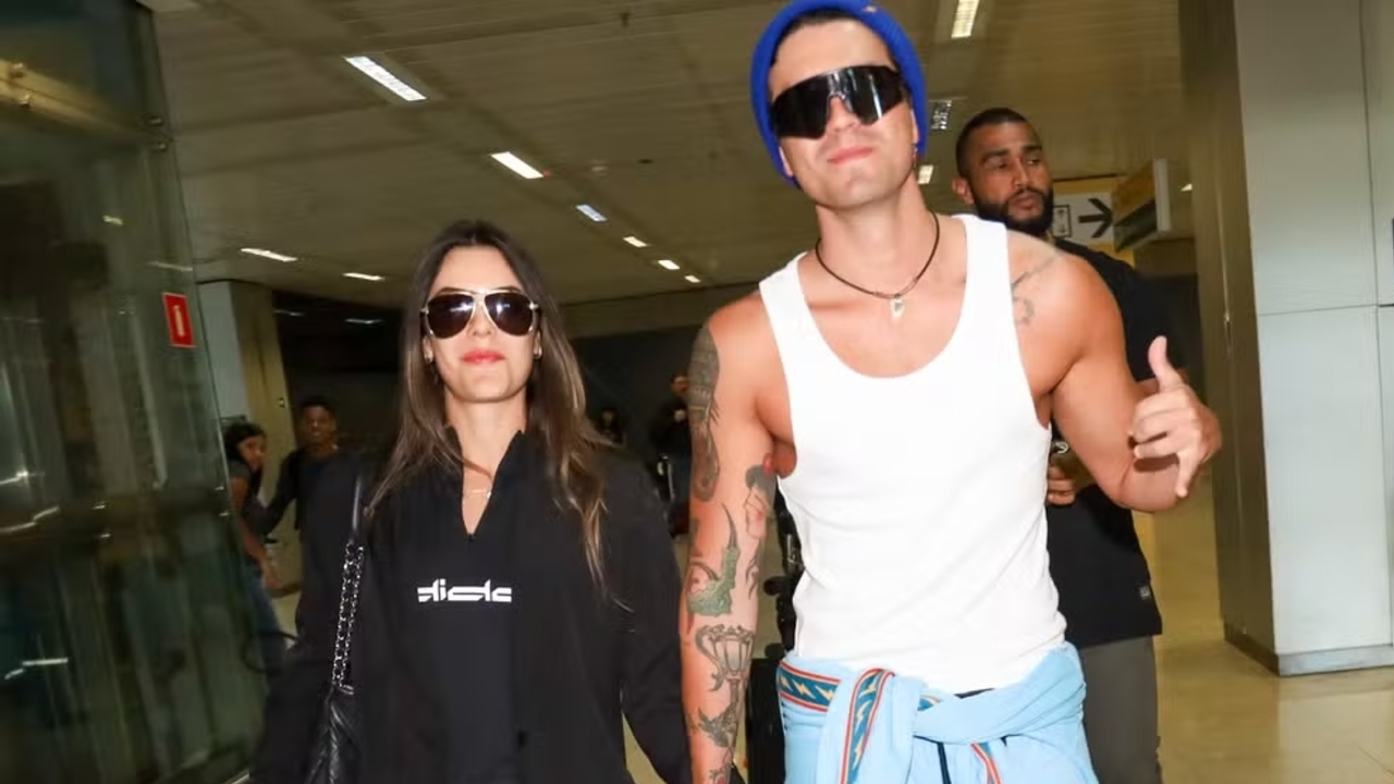 Após reconciliação, Luan Santana e Jade Magalhães desembarcam em São Paulo de mãos dadas