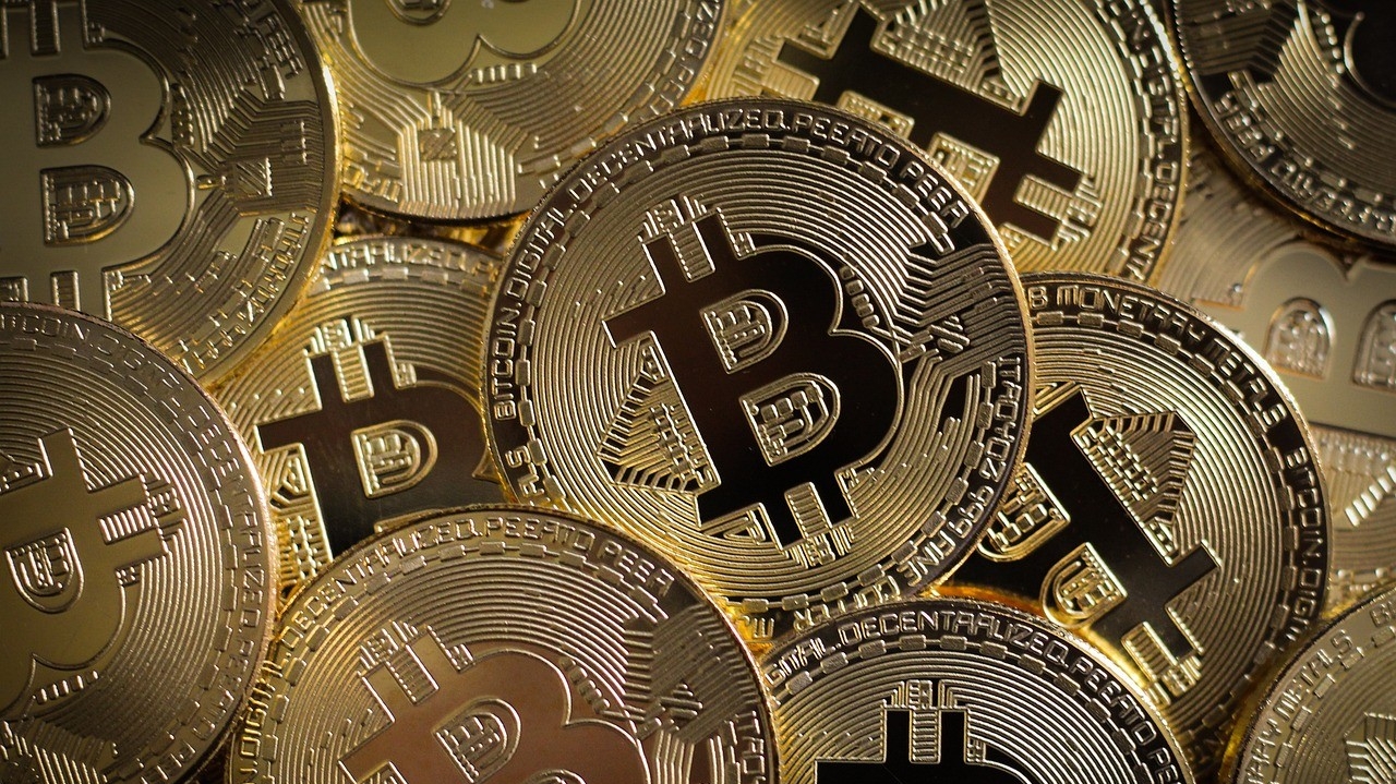 Bitcoin alcança a cotação de US$ 57 mil pela primeira vez desde 2021