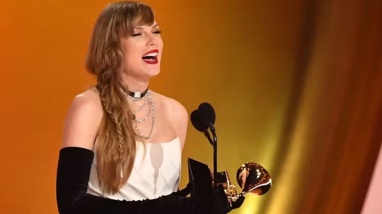 Do Grammy às passarelas de moda, o batom vermelho está de volta nesta temporada