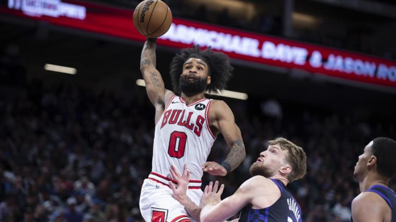 NBA: Coby White alcança maior pontuação da carreira