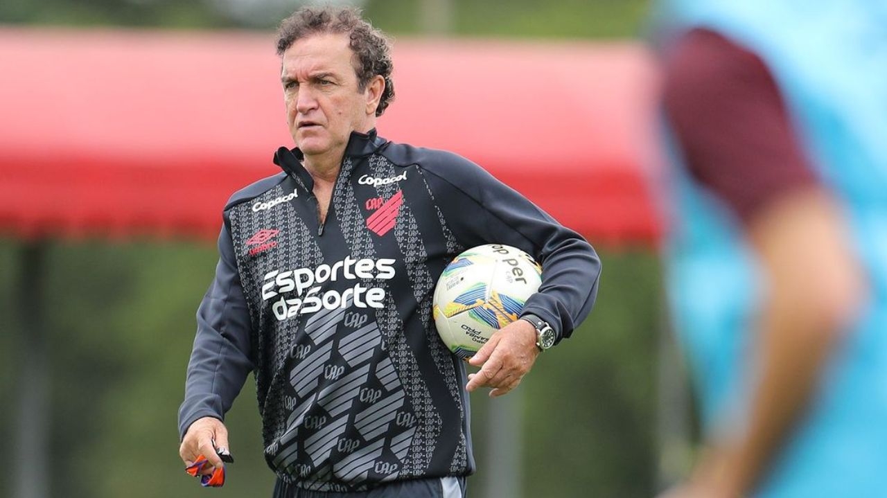 Athletico: Cuca chega e já comanda primeiro treino no CT do Caju