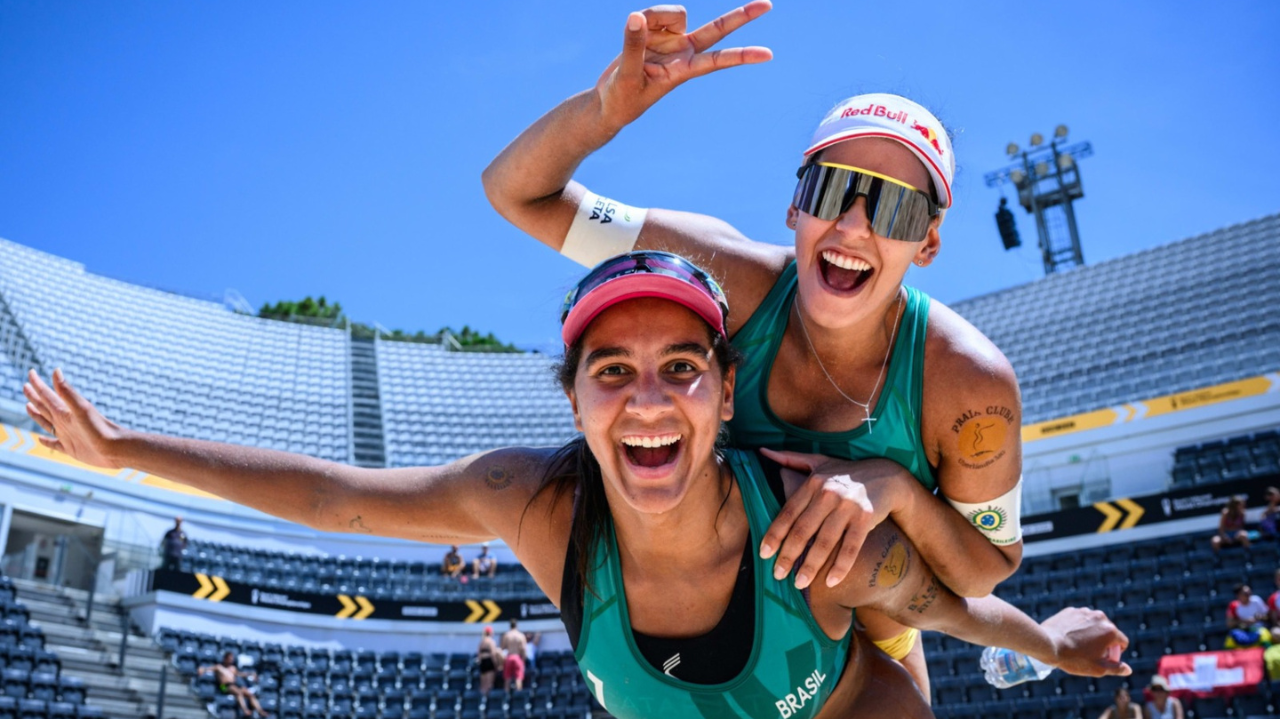 Dupla número 1 do vôlei feminino garante primeira vaga para modalidade em Paris 2024