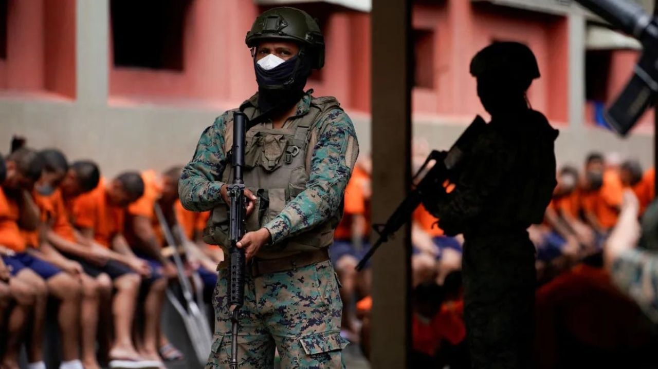 Tensão aumenta no Equador e estado de emergência é prorrogado por 30 dias