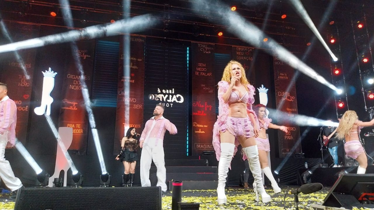 Joelma celebra 30 anos de carreira  e empodera no Dia Internacional da Mulher