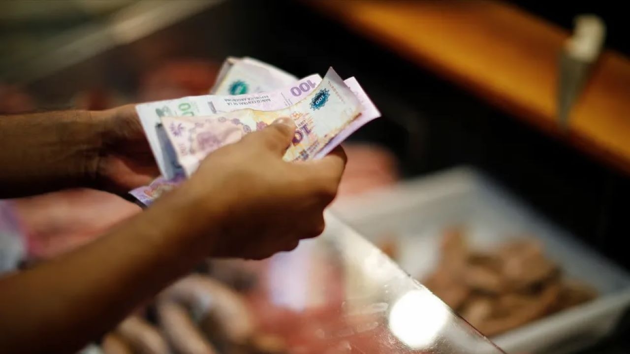 Inflação na Argentina é a maior do mundo pelo terceiro mês seguido