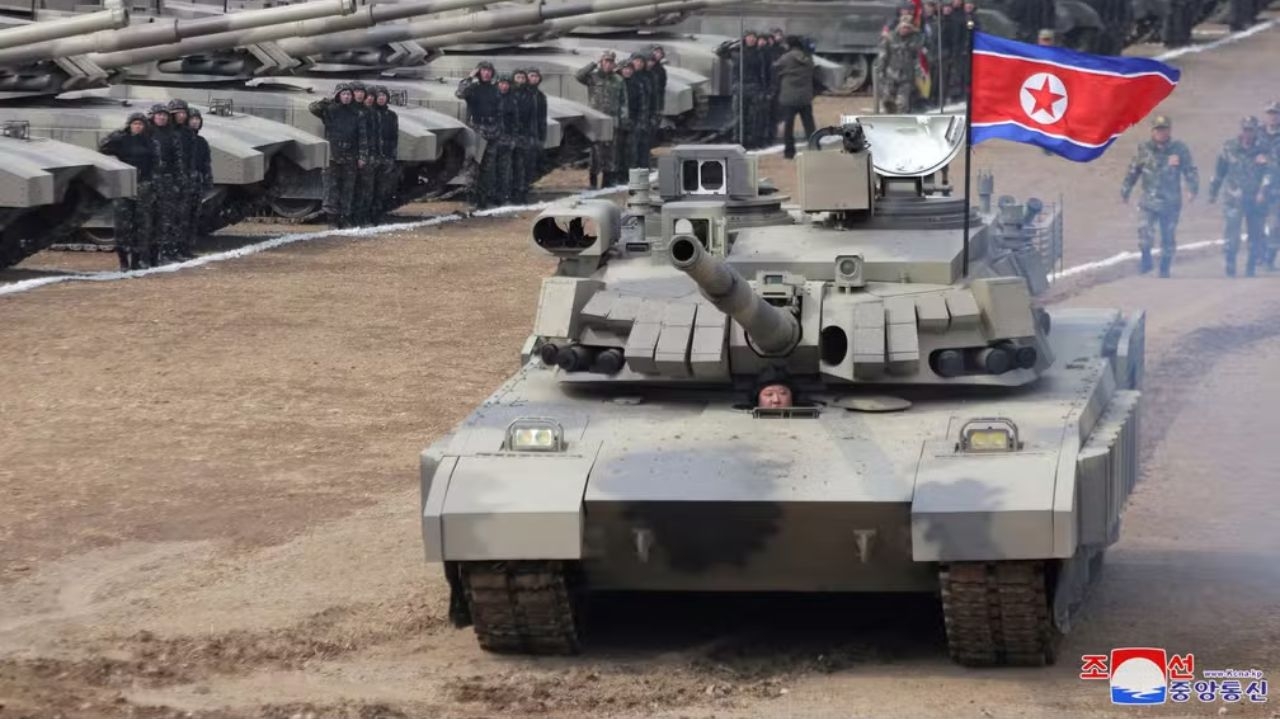 Kim Jong-un testa novo tanque militar da Coreia do Norte