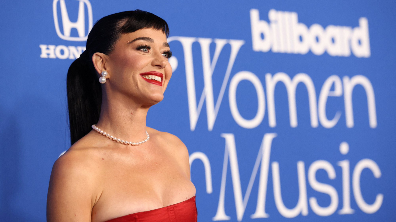 Katy Perry se declara para fãs brasileiros e emociona público