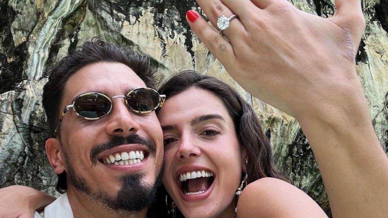 Giovanna Lancellotti é pedida em casamento na Tailândia