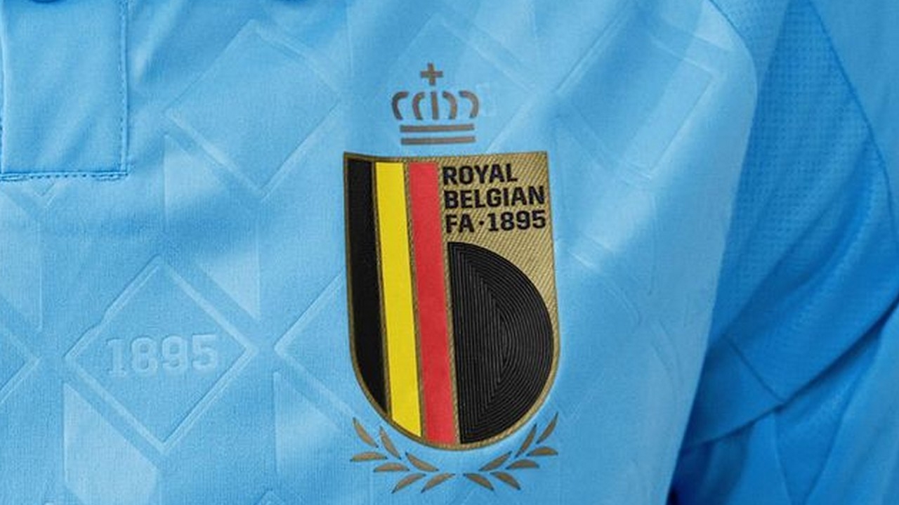 Bélgica lança novo uniforme inspirado no personagem de quadrinhos Tintim