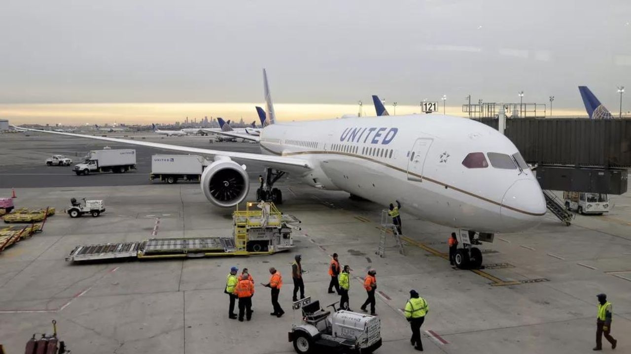 Incidente em voo da Latam foi causado por esbarrão de comissária no assento do piloto