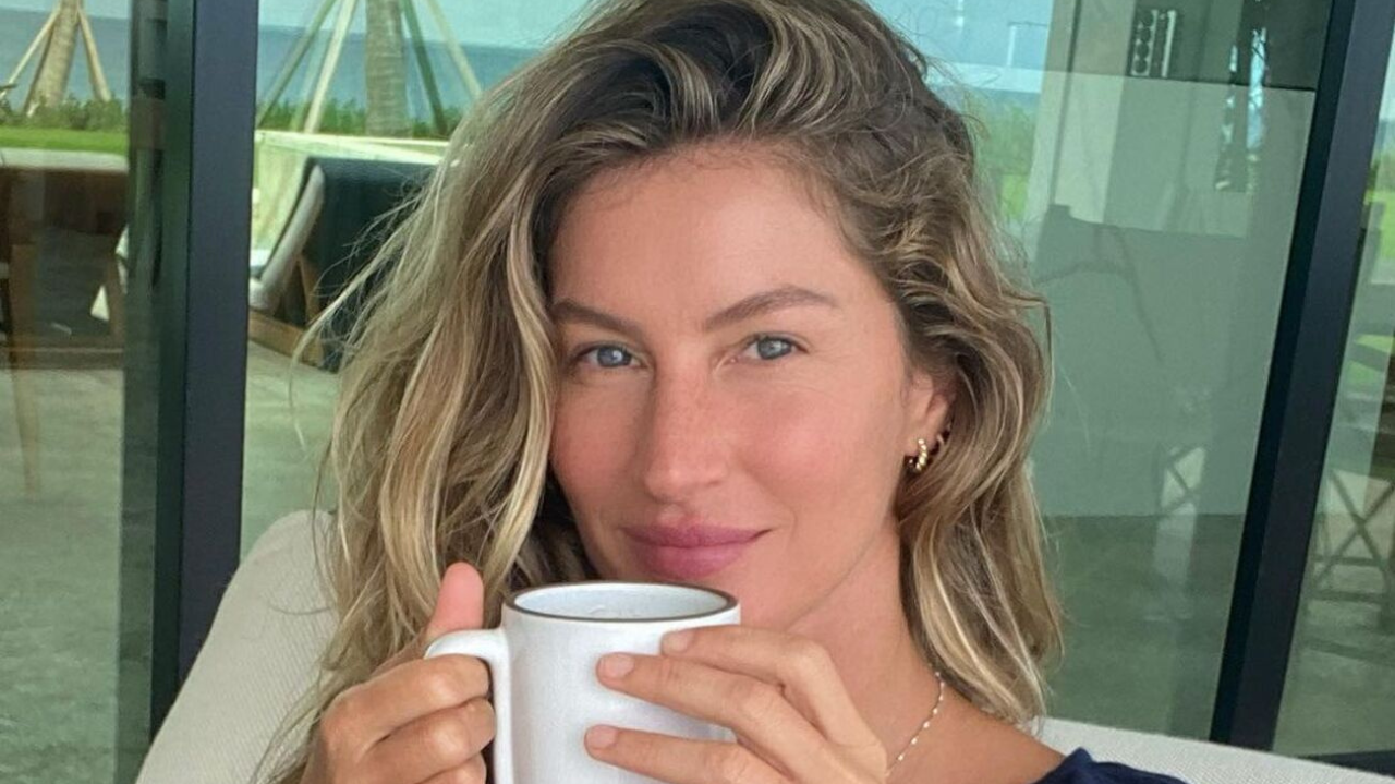 Gisele Bündchen fala sobre mudança na alimentação após problemas de saúde: “só comia porcaria”
