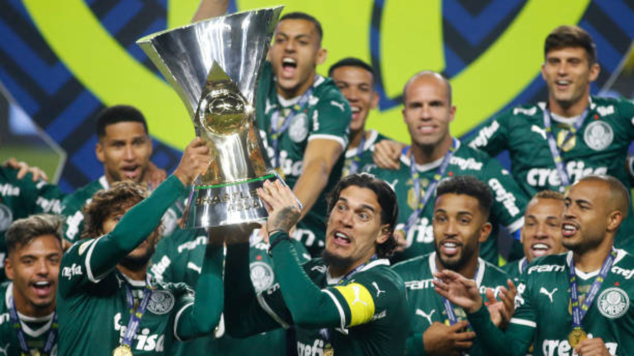 Palmeiras lidera em número de sócios e dupla Gre-Nal tem ascensão