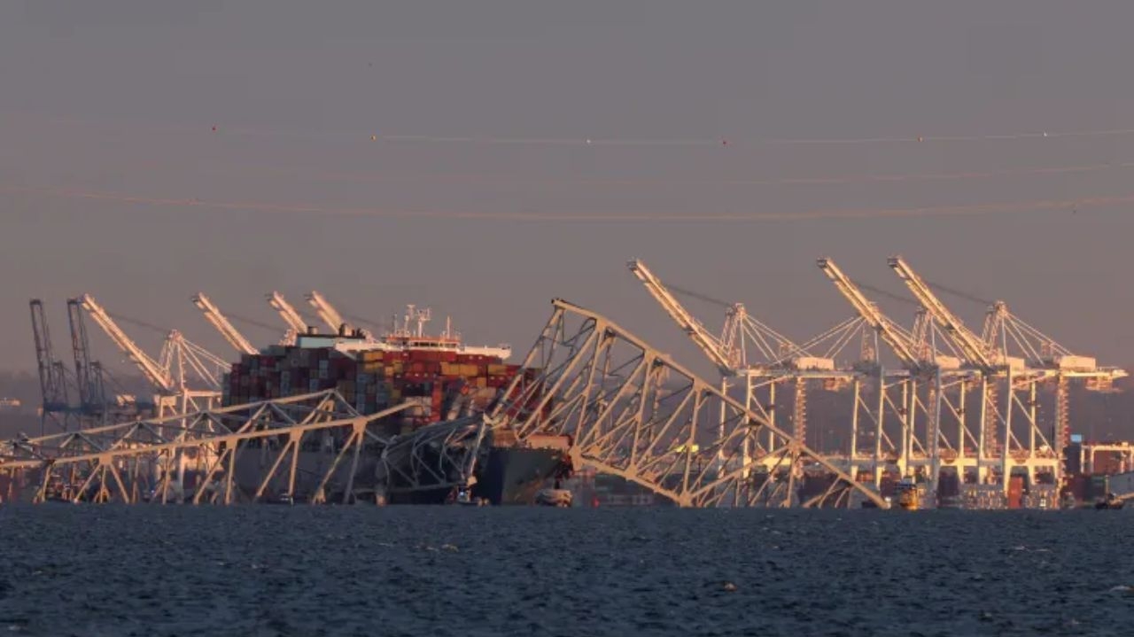 Navio que colidiu com ponte nos EUA apresentou falhas e enviou alerta as autoridades, afirma governador