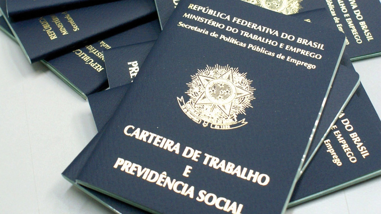 Empregos formais e desemprego aumentam no Brasil, aponta IBGE