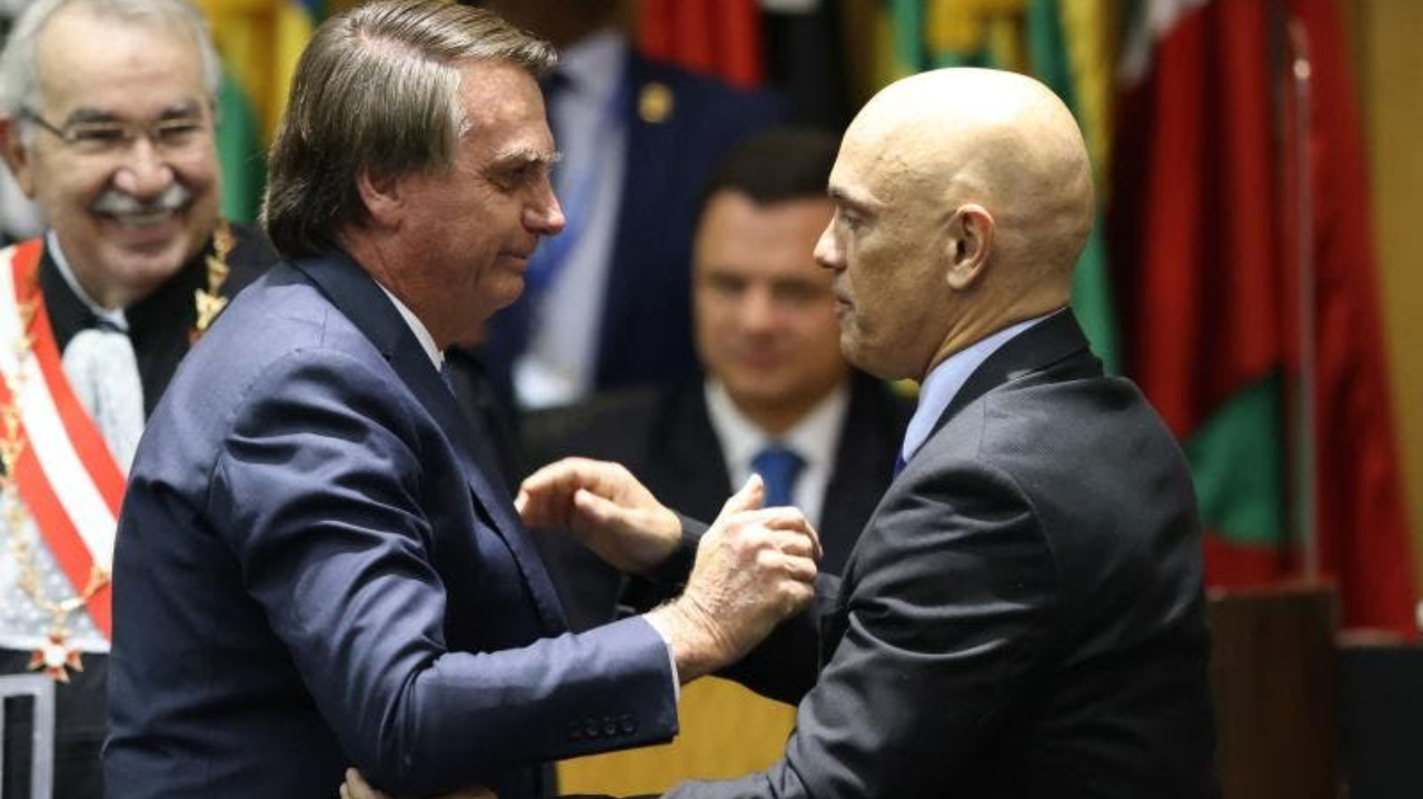 Alexandre de Moraes nega pedido de devolução de passaporte a Bolsonaro