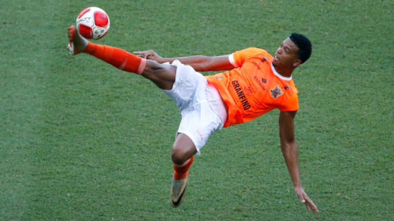 Flamengo contrata vice-artilheiro do Campeonato Carioca