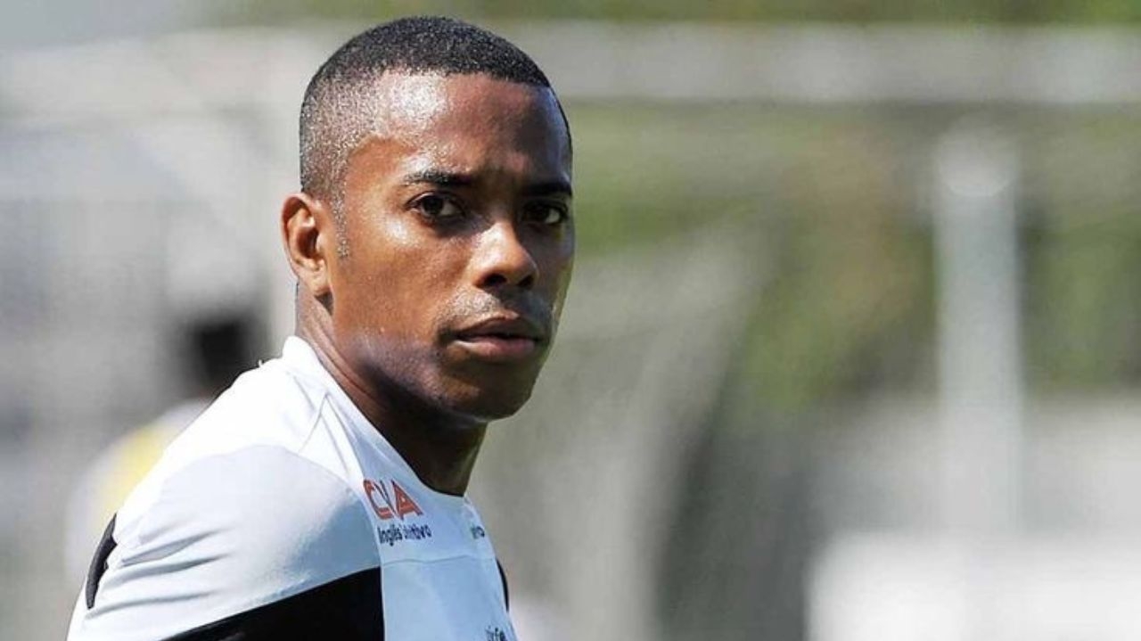 Robinho encerra período de adaptação e pode ter contato com outros presos