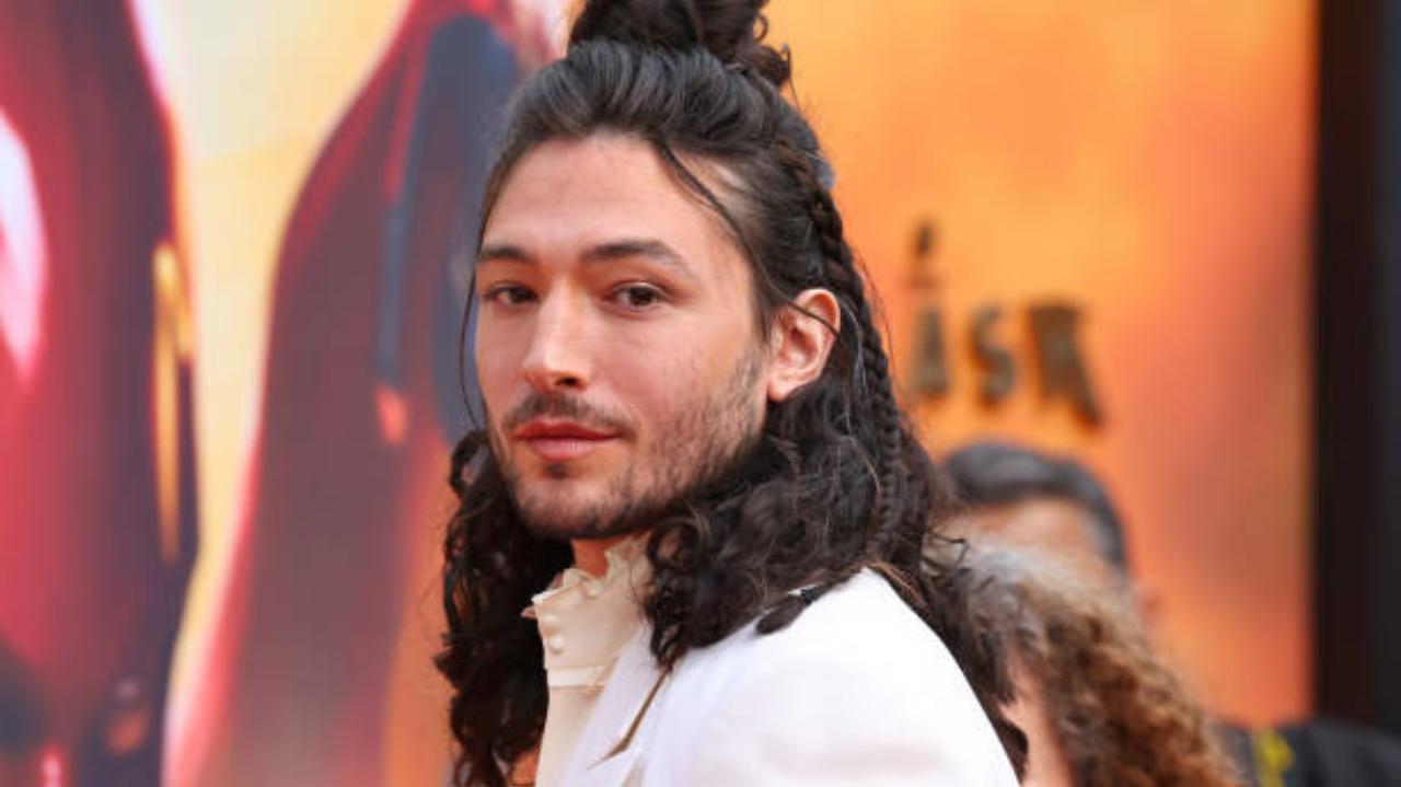 Ezra Miller é substituído na série “Invencível” sem aviso prévio
