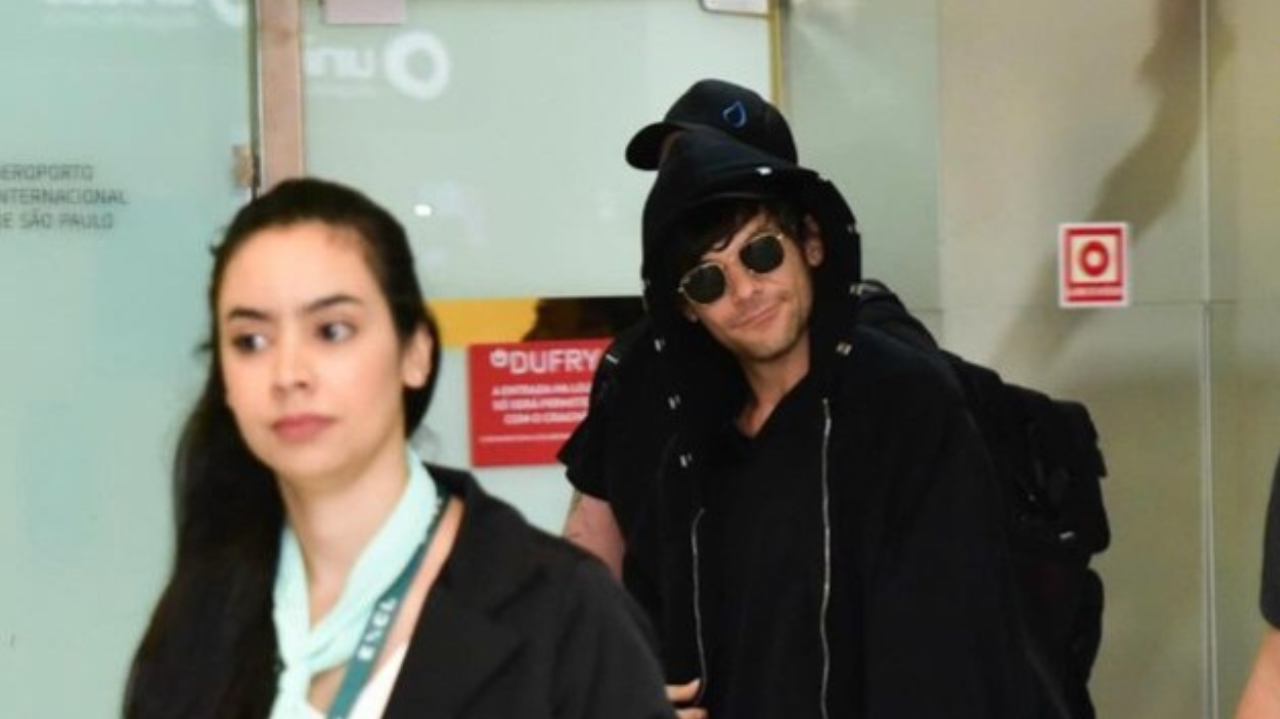Louis Tomlinson chega ao Brasil e causa tumulto em aeroporto