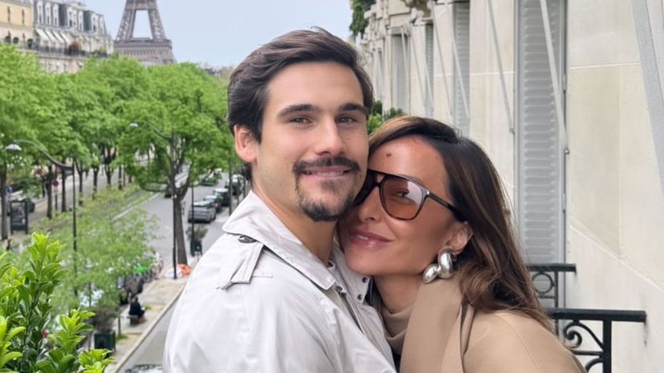 Nicolas Prattes beija Sabrina Sato após finalizar maratona em Paris