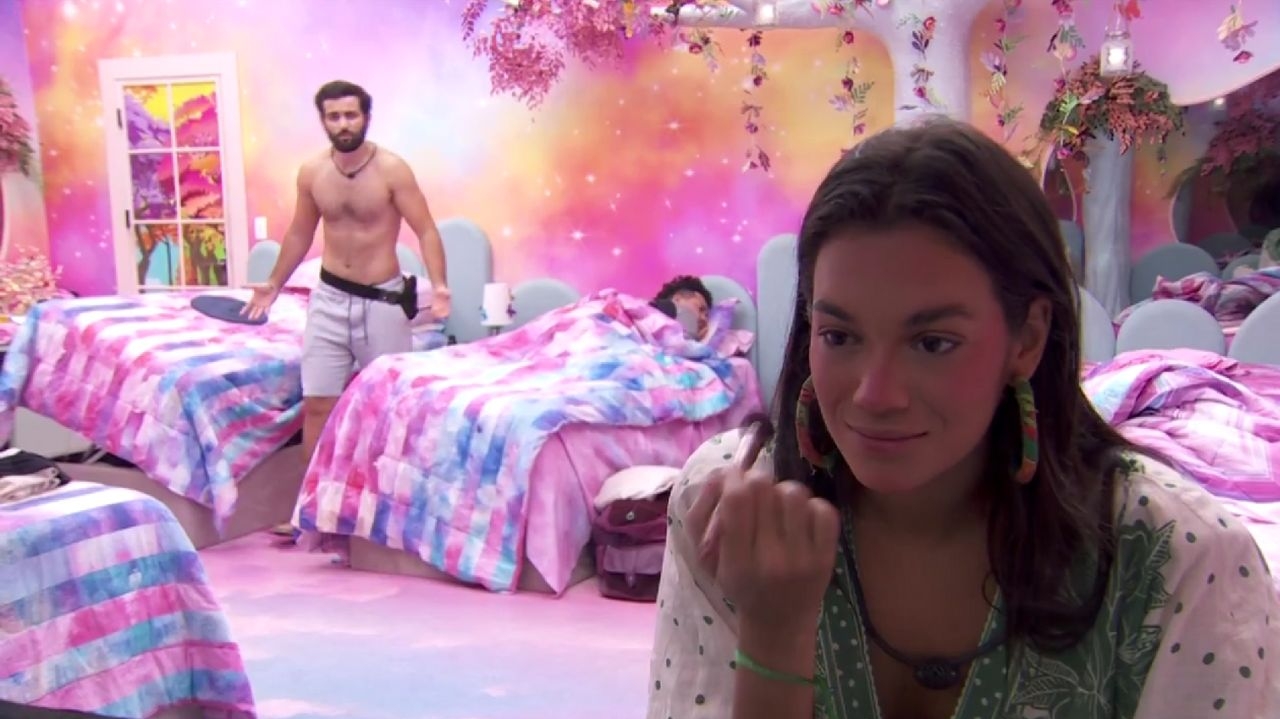 BBB24: Matteus diz que se afastará de Isabelle após conversa com Bia