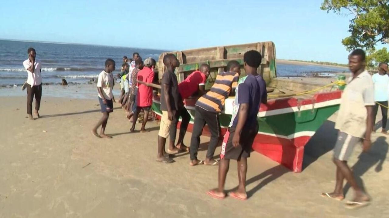 Tragédia na costa de Moçambique: 97 Mortos em naufrágio, incluindo crianças