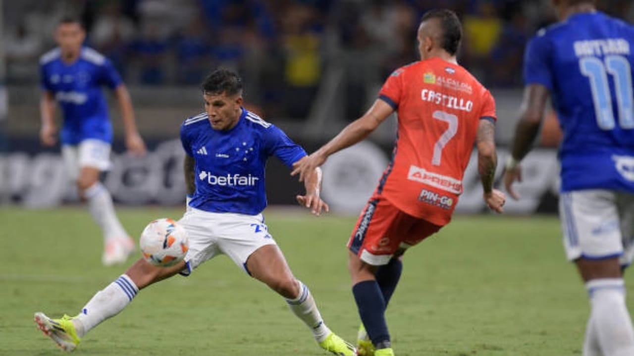 Torcida do Cruzeiro protesta após empate com o Alianza Petrolera