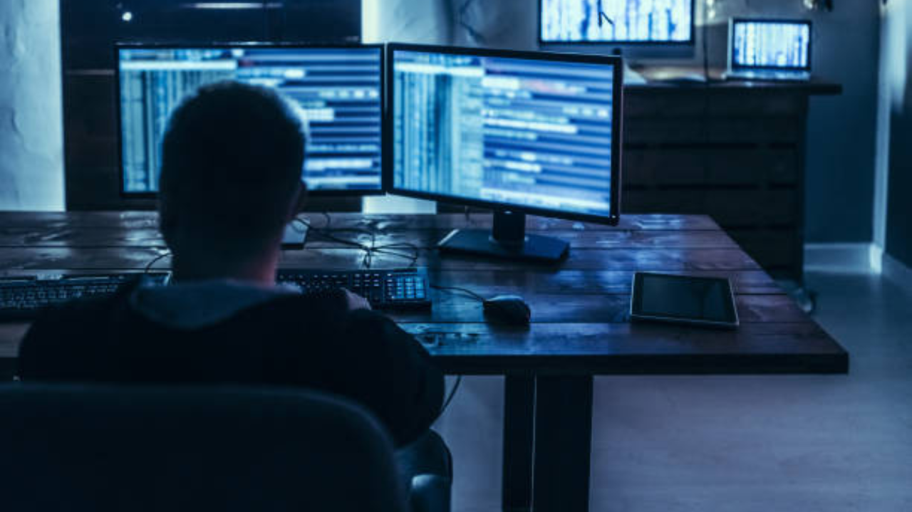 Hackers são capturados por invasão a banco de dados de senhas do governo