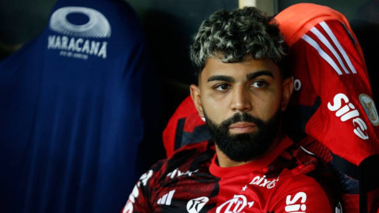 Suspenso, Gabigol é visto treinando com preparador do Flamengo