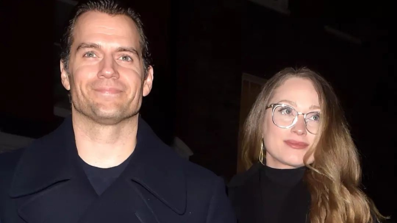 Namorada de Henry Cavill aparece grávida em vídeo compartilhado no Instagram
